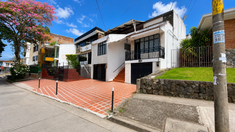 Casa Comercial en Arriendo en Santa Isabel Cali | 590 m² | 10 Habitaciones | 12 Baños | Piscina y Parqueo para 6 Vehículos