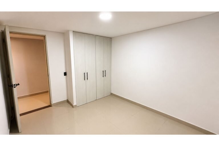 Apartamento en Venta en Cristales Cali | 127 m² | 3 Habitaciones con Baño Privado | Terraza y Vista Panorámica