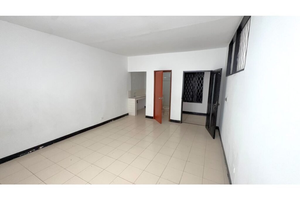 Casa Comercial en Arriendo en San Fernando Viejo Cali | 590 m² | 10 Habitaciones | 12 Baños | Piscina y Parqueo para 6 Vehículos