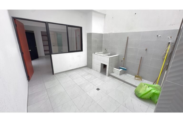 Casa Comercial en Arriendo en Santa Isabel Cali | 590 m² | 10 Habitaciones | 12 Baños | Piscina y Parqueo para 6 Vehículos