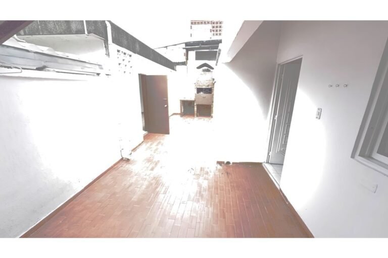 Casa Comercial en Arriendo en Santa Isabel Cali | 590 m² | 10 Habitaciones | 12 Baños | Piscina y Parqueo para 6 Vehículos