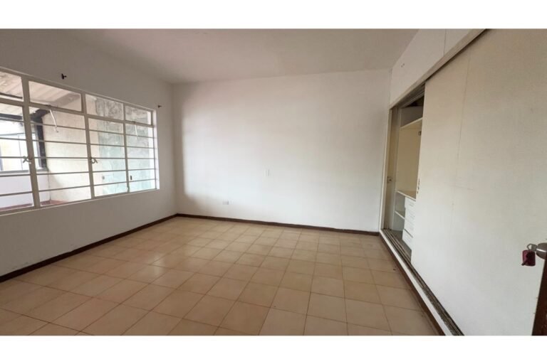 Casa Comercial en Arriendo en Santa Isabel Cali | 590 m² | 10 Habitaciones | 12 Baños | Piscina y Parqueo para 6 Vehículos