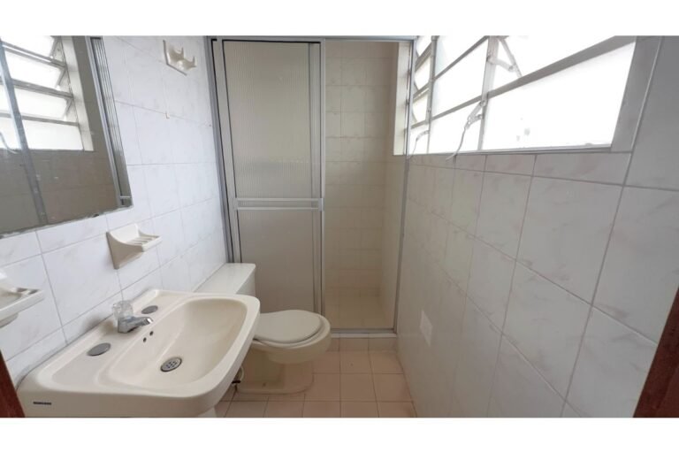 Casa Comercial en Arriendo en Santa Isabel Cali | 590 m² | 10 Habitaciones | 12 Baños | Piscina y Parqueo para 6 Vehículos