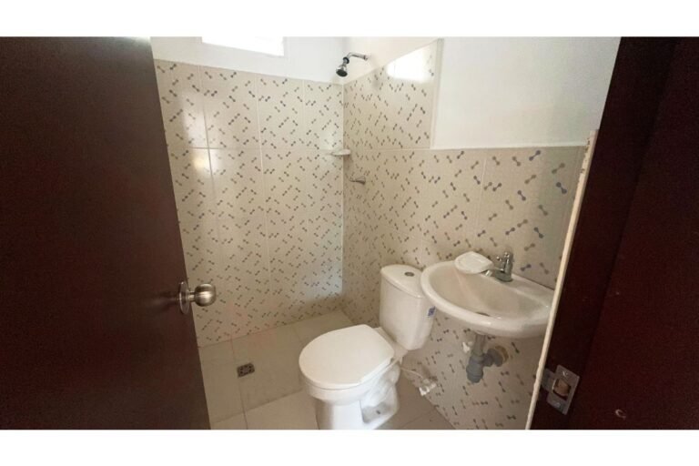 Casa Comercial en Arriendo en Santa Isabel Cali | 590 m² | 10 Habitaciones | 12 Baños | Piscina y Parqueo para 6 Vehículos