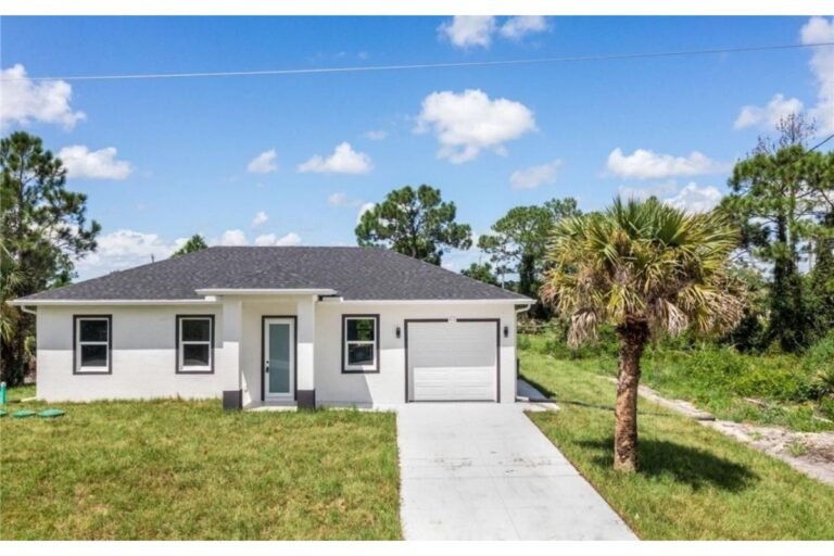 Casa en Venta para Inversión en Lehigh Acres, Florida | 4 Habitaciones | Unidad Independiente | Lote de 929 m² | Genera Ingresos en Dólares