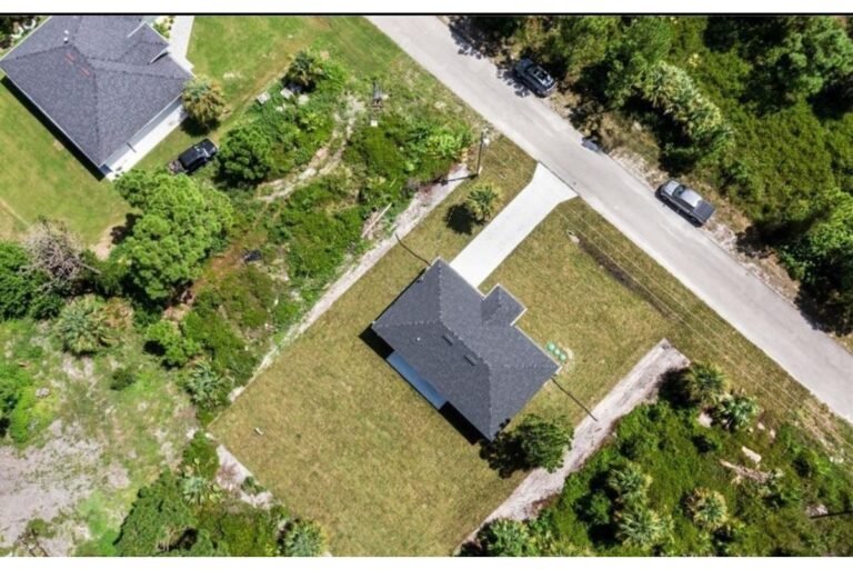 Casa en Venta para Inversión en Lehigh Acres, Florida | 4 Habitaciones | Unidad Independiente | Lote de 929 m² | Genera Ingresos en Dólares