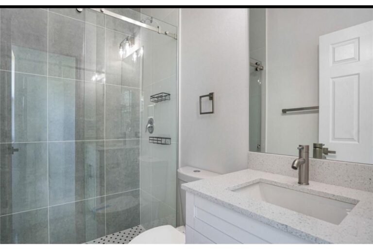 Casa en Venta para Inversión en Lehigh Acres, Florida | 4 Habitaciones | Unidad Independiente | Lote de 929 m² | Genera Ingresos en Dólares