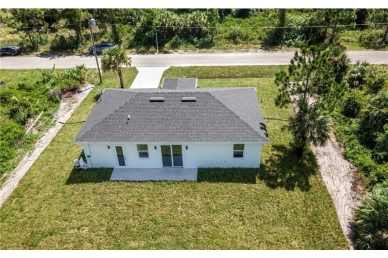 Casa en Venta para Inversión en Lehigh Acres, Florida | 4 Habitaciones | Unidad Independiente | Lote de 929 m² | Genera Ingresos en Dólares
