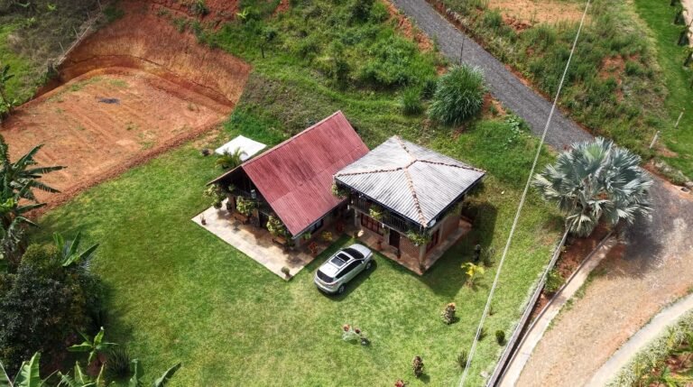 Cabaña en Arriendo Lago Calima | 3 Habitaciones | Hasta 14 Personas | Vista a las Montañas | Amoblada