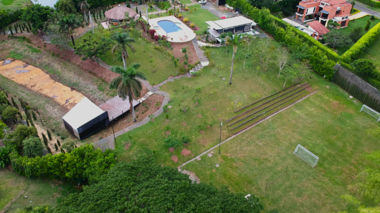 Casa Campestre de Lujo en Venta en Cerritos, Pereira | 13.000 m² de Lote | 1.350 m² Construidos | Alto Potencial de Inversiónutomático