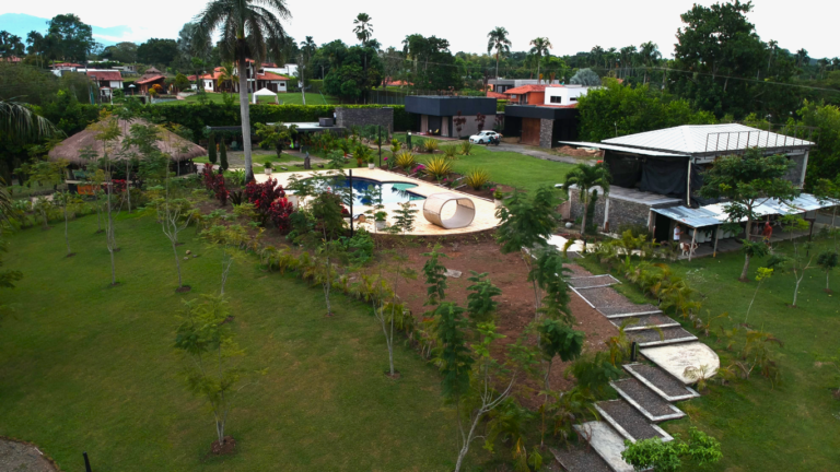 Casa Campestre de Lujo en Venta en Cerritos, Pereira | 13.000 m² de Lote | 1.350 m² Construidos | Alto Potencial de Inversiónutomático