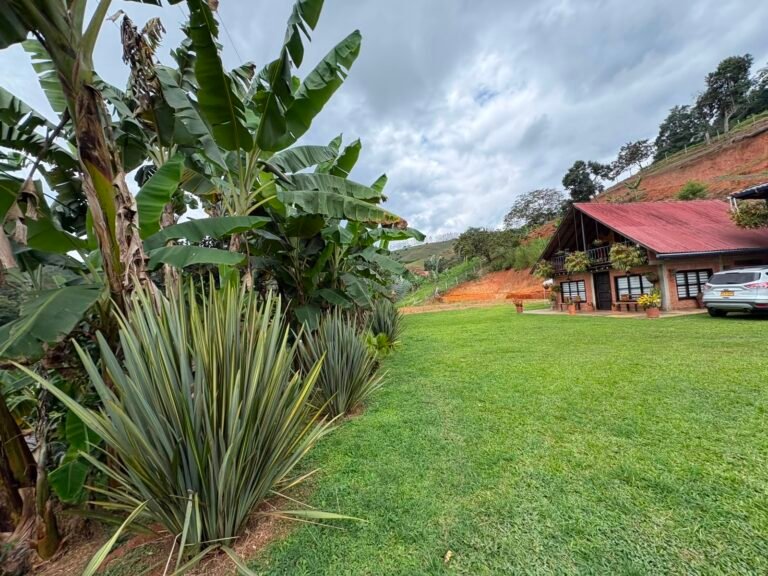 Cabaña en Arriendo Lago Calima | 3 Habitaciones | Hasta 14 Personas | Vista a las Montañas | Amoblada