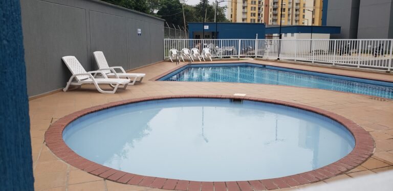 Apartamento en Arriendo en Brisas de los Álamos, Cali | 65 m² | 2 Habitaciones + Estudio | 2 Baños | Piso 9 con Ascensor