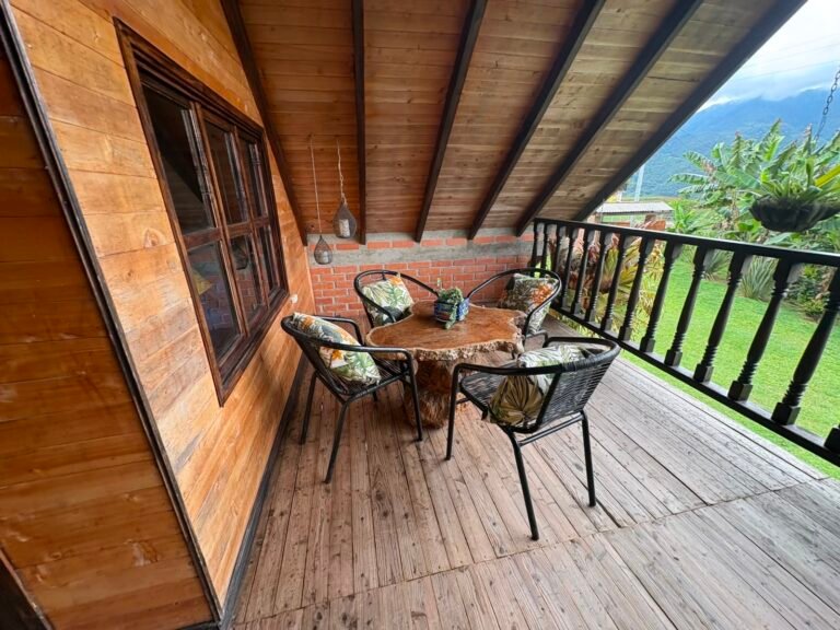 Cabaña en Arriendo Lago Calima | 3 Habitaciones | Hasta 14 Personas | Vista a las Montañas | Amoblada