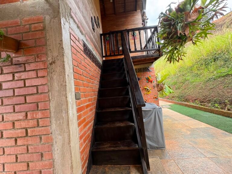 Cabaña en Arriendo Lago Calima | 3 Habitaciones | Hasta 14 Personas | Vista a las Montañas | Amoblada