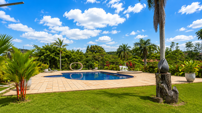 Casa Campestre de Lujo en Venta en Cerritos, Pereira | 13.000 m² de Lote | 1.350 m² Construidos | Alto Potencial de Inversiónutomático