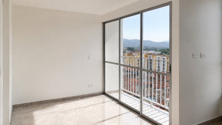 Apartamento en Arriendo en Brisas de los Álamos, Cali | 65 m² | 2 Habitaciones + Estudio | 2 Baños | Piso 9 con Ascensor