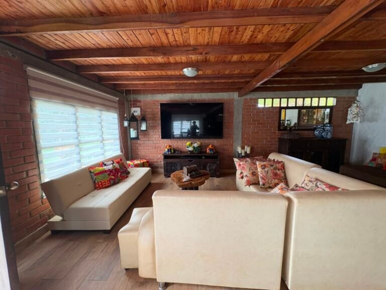 Cabaña en Arriendo Lago Calima | 3 Habitaciones | Hasta 14 Personas | Vista a las Montañas | Amoblada