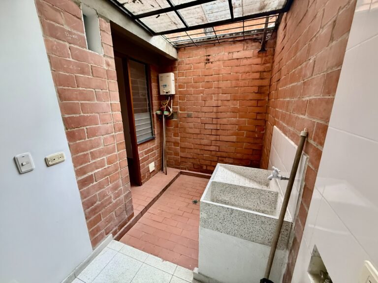 Casa en Venta en Ciudad Jardín, Cali, 160 m², 4 Habitaciones, Condominio con Piscina