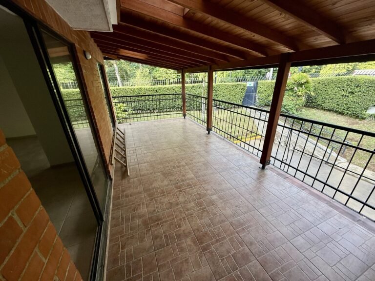 Casa en Venta en Ciudad Jardín, Cali, 160 m², 4 Habitaciones, Condominio con Piscina