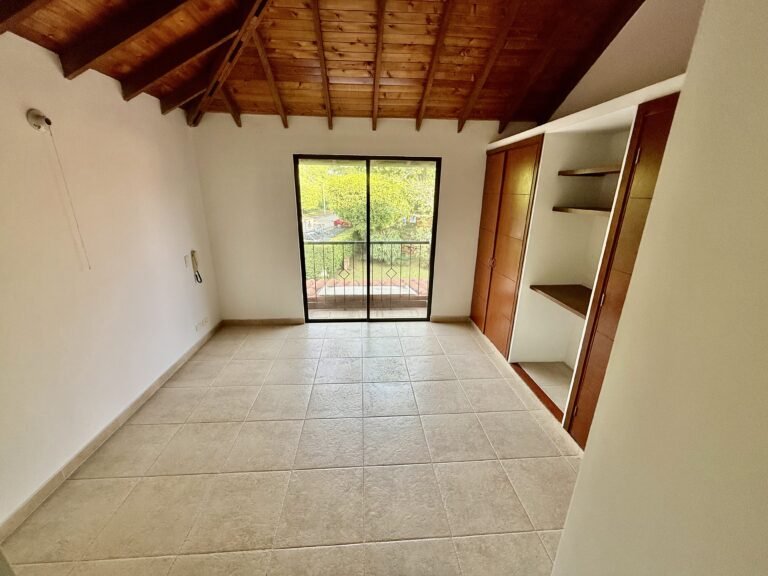 Casa en Venta en Ciudad Jardín, Cali, 160 m², 4 Habitaciones, Condominio con Piscina