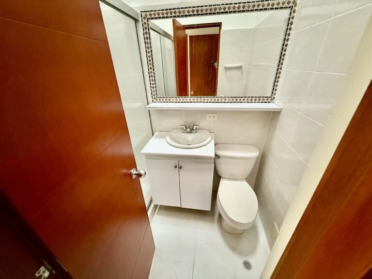 Casa en Venta en Ciudad Jardín, Cali, 160 m², 4 Habitaciones, Condominio con Piscina