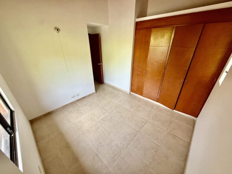 Casa en Venta en Ciudad Jardín, Cali, 160 m², 4 Habitaciones, Condominio con Piscina