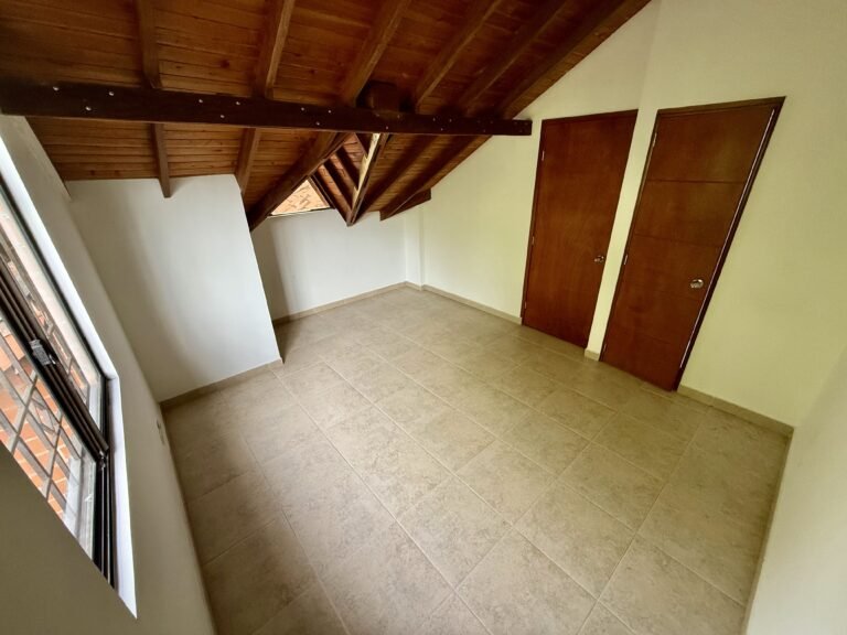 Casa en Venta en Ciudad Jardín, Cali, 160 m², 4 Habitaciones, Condominio con Piscina
