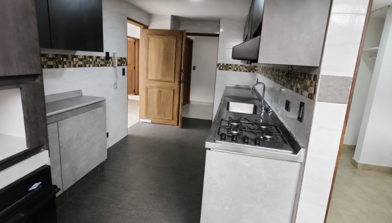 Apartamento en Venta en Santa Mónica, Cali | 143 m² | 3 Habitaciones | Amplios Espacios en Piso 10