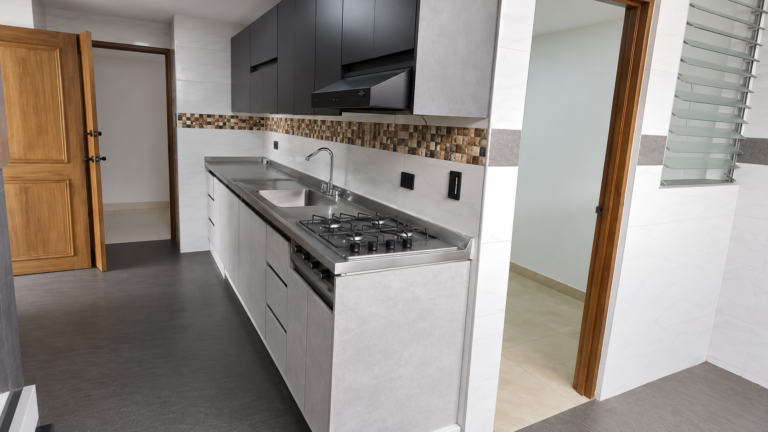 Apartamento en Venta en Santa Mónica, Cali | 143 m² | 3 Habitaciones | Amplios Espacios en Piso 10