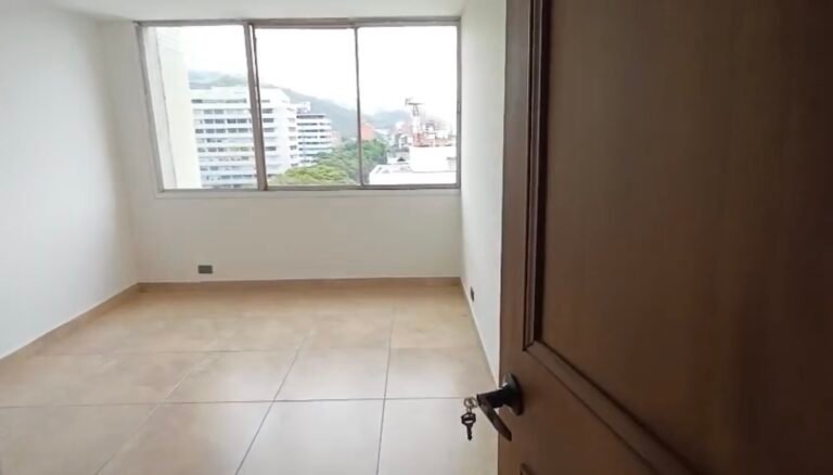 Apartamento en Venta en Santa Mónica, Cali | 143 m² | 3 Habitaciones | Amplios Espacios en Piso 10