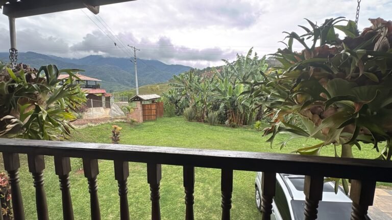 Cabaña en Arriendo Lago Calima | 3 Habitaciones | Hasta 14 Personas | Vista a las Montañas | Amoblada