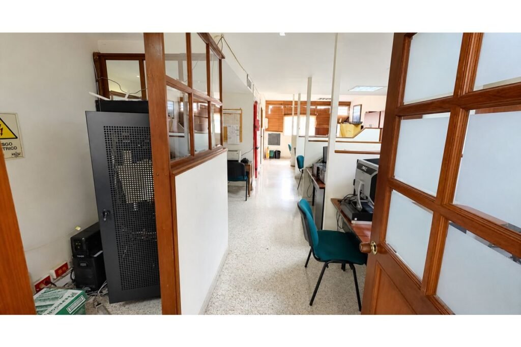Oficina Corporativa Amoblada en Venta en El Lido, Cali | 133,4 m² | 2 Locales Integrados sobre la Calle 5