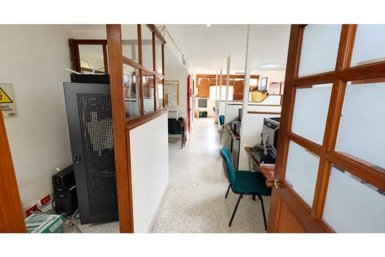 Oficina Corporativa Amoblada en Venta en El Lido, Cali | 133,4 m² | 2 Locales Integrados sobre la Calle 5
