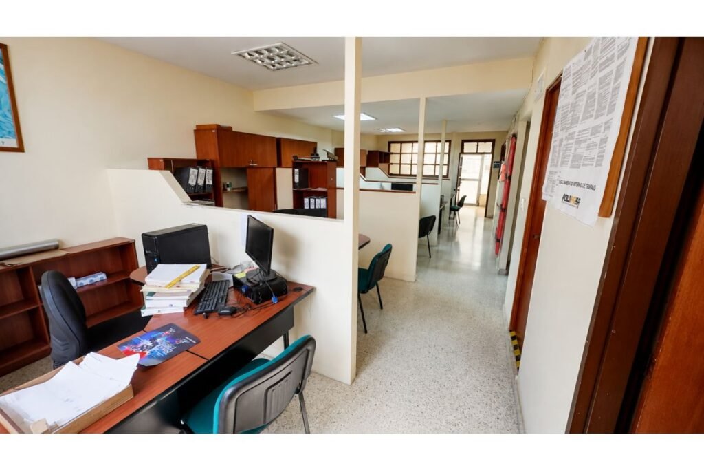 Oficina Corporativa Amoblada en Venta en El Lido, Cali | 133,4 m² | 2 Locales Integrados sobre la Calle 5