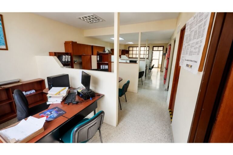 Oficina Corporativa Amoblada en Venta en El Lido, Cali | 133,4 m² | 2 Locales Integrados sobre la Calle 5