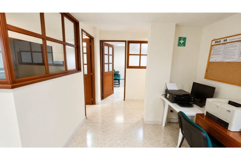 Oficina Corporativa Amoblada en Venta en El Lido, Cali | 133,4 m² | 2 Locales Integrados sobre la Calle 5