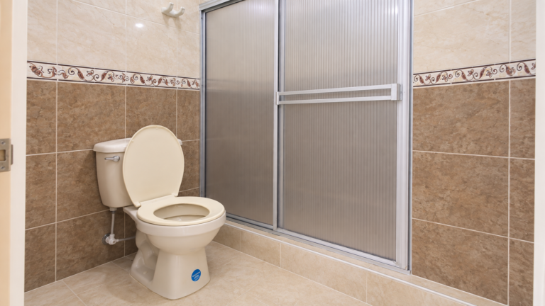 Apartamento en Arriendo en Santa Elena, Cali | Primer Piso, 3 Habitaciones | Garaje