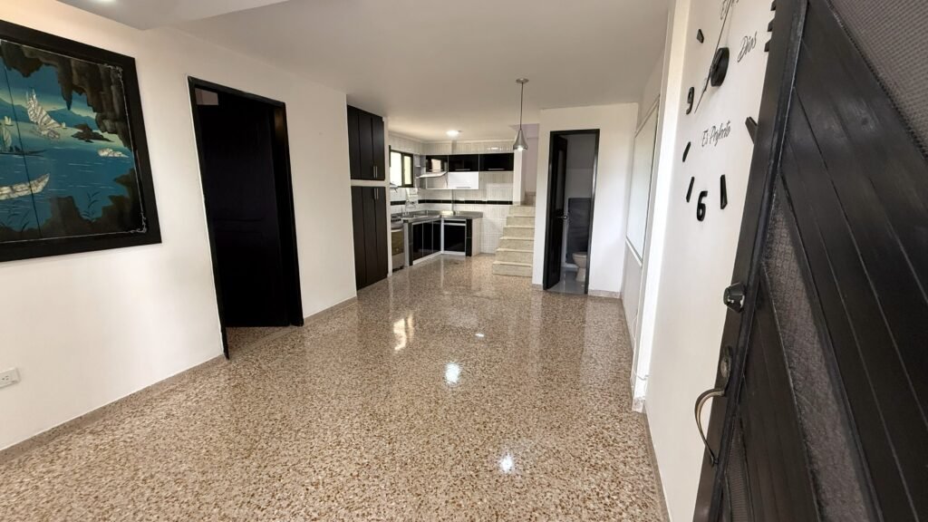 Apartamento Dúplex en Arriendo en El Departamental, Cali | 2 Habitaciones | 3 Baños | Estudio | Terraza Amplia | 1 Parqueadero