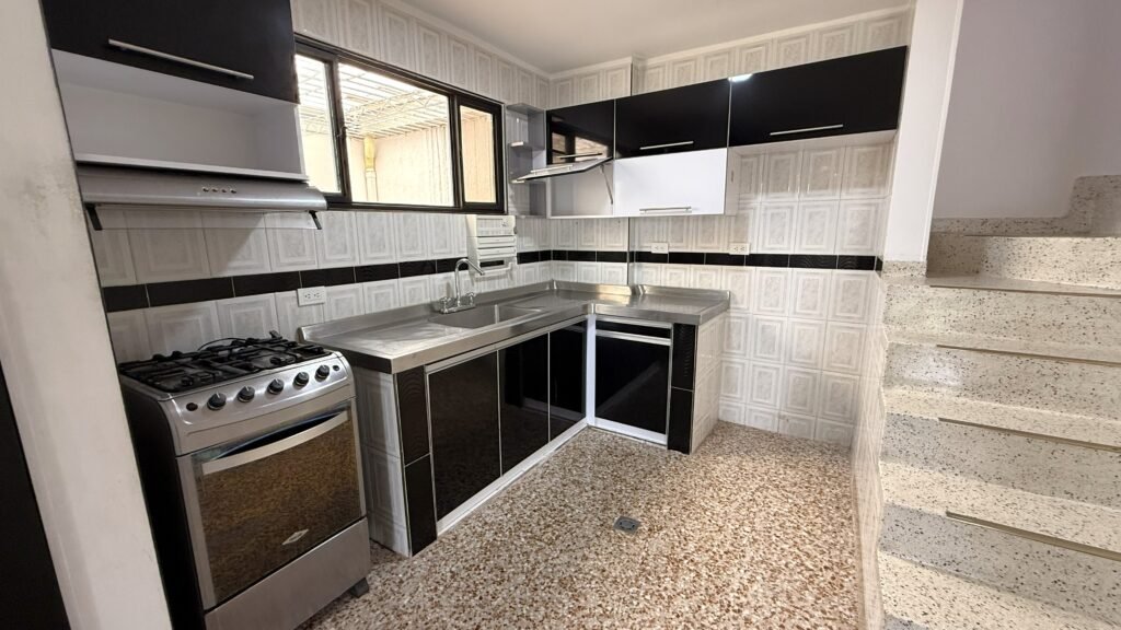 Apartamento Dúplex en Arriendo en El Departamental, Cali | 2 Habitaciones | 3 Baños | Estudio | Terraza Amplia | 1 Parqueadero
