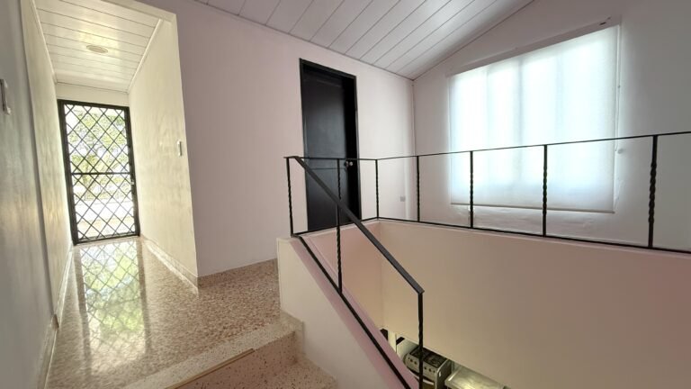 Apartamento Dúplex en Arriendo en El Departamental, Cali | 2 Habitaciones | 3 Baños | Estudio | Terraza Amplia | 1 Parqueadero