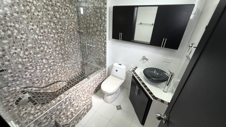 Apartamento Dúplex en Arriendo en El Departamental, Cali | 2 Habitaciones | 3 Baños | Estudio | Terraza Amplia | 1 Parqueadero