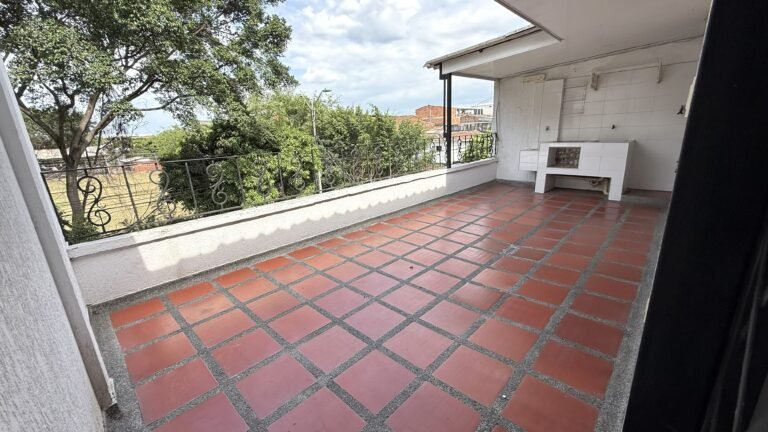 Apartamento Dúplex en Arriendo en El Departamental, Cali | 2 Habitaciones | 3 Baños | Estudio | Terraza Amplia | 1 Parqueadero