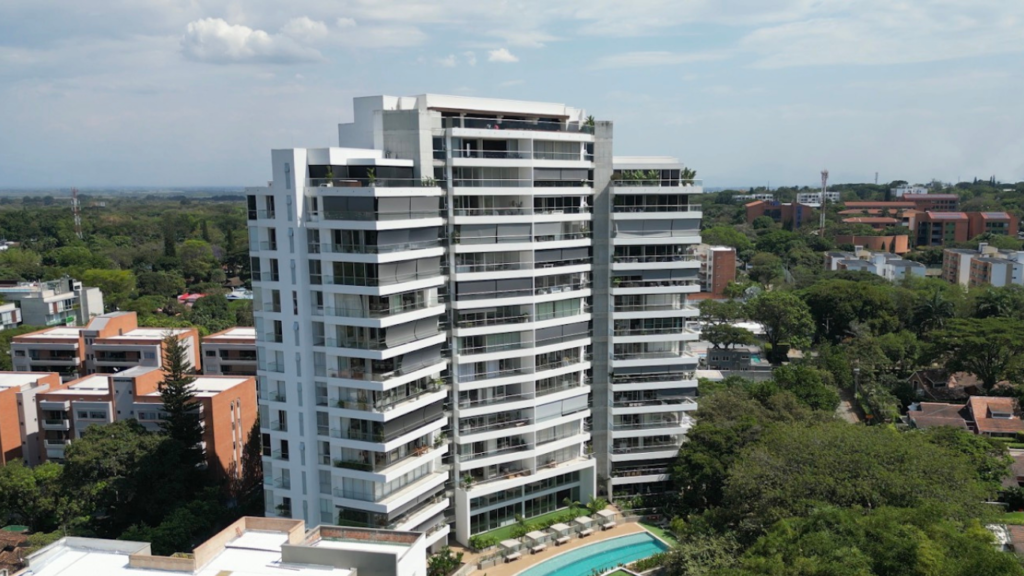 Apartamento en Venta en Pance, Cali | 209 m², 3 Habitaciones | 4 Parqueaderos
