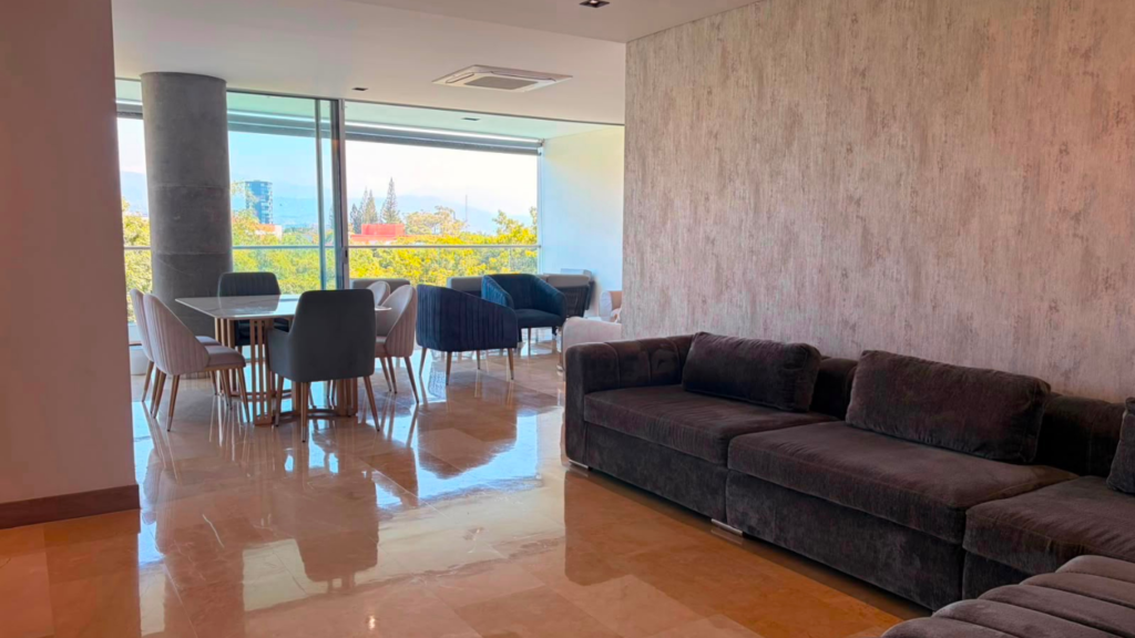 Apartamento en Venta en Pance, Cali | 209 m², 3 Habitaciones | 4 Parqueaderos