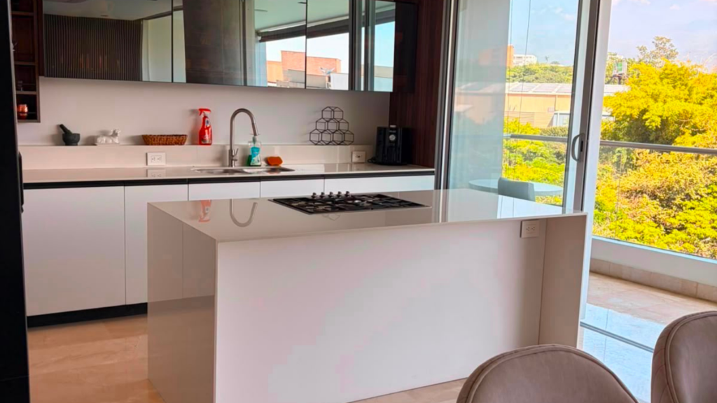 Apartamento en Venta en Pance, Cali | 209 m², 3 Habitaciones | 4 Parqueaderos
