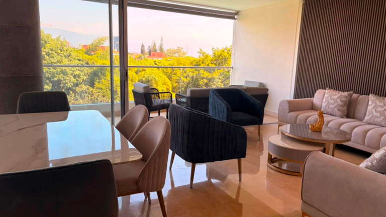 Apartamento en Venta en Pance, Cali | 209 m², 3 Habitaciones | 4 Parqueaderos