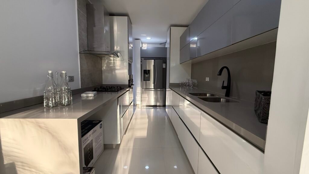 Apartamento en Venta en Pance, Cali | 237 m² + Terraza y Patio | Remodelado