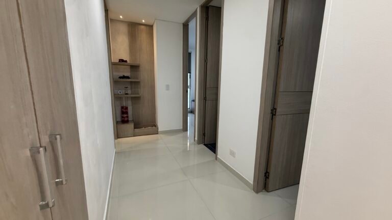 Apartamento en Venta en Pance, Cali | 237 m² + Terraza y Patio | Remodelado