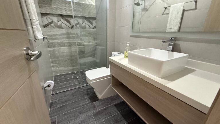 Apartamento en Venta en Pance, Cali | 237 m² + Terraza y Patio | Remodelado